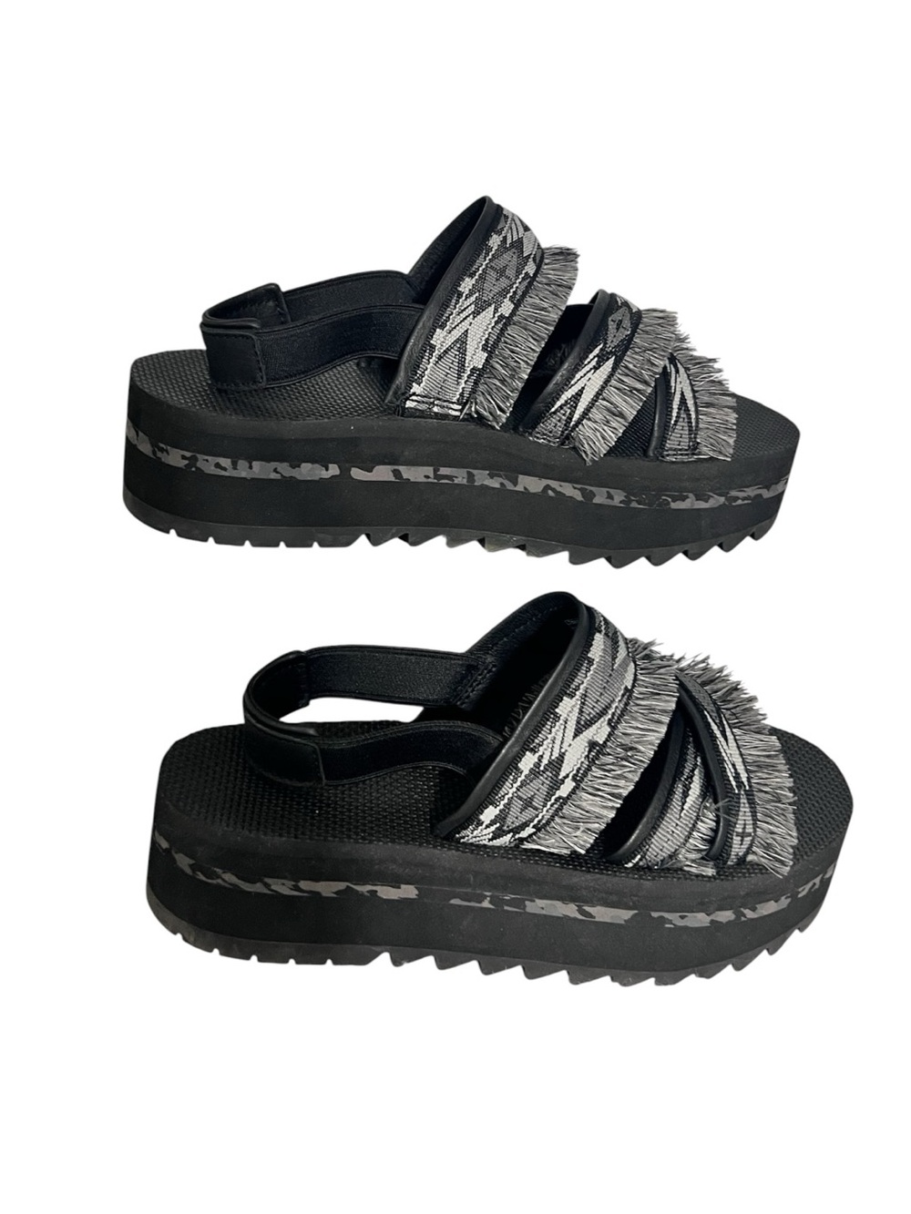 These are Teva Women's Flatform Ceres sz 9